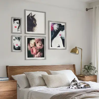 Set of 5 wall art pieces Stylish portraits of women with roses
