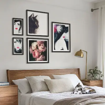 Set of 5 wall art pieces Stylish portraits of women with roses