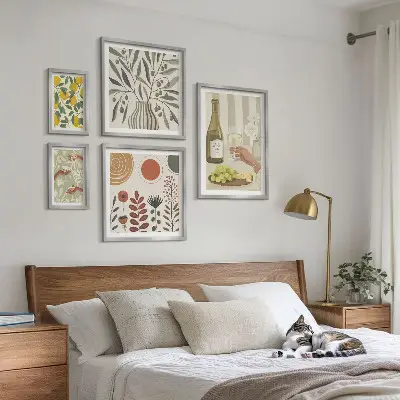 Gallery wall Stylish wine decorations