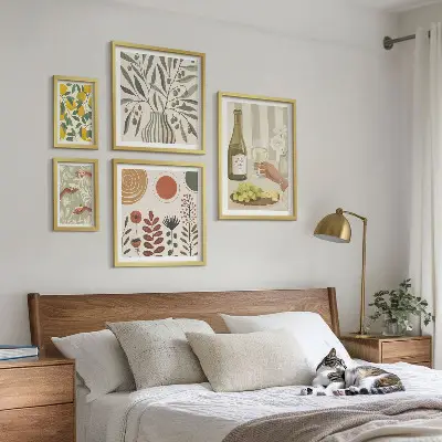 Gallery wall Stylish wine decorations