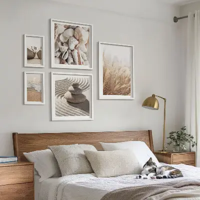 Gallery wall Seaside shells and sand