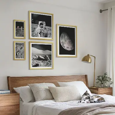 Gallery wall Astronauts' lunar landscapes