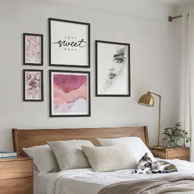 Framed photo set women's portraits with flowers in pastel tones