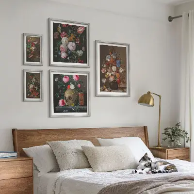 Gallery wall Classic floral compositions