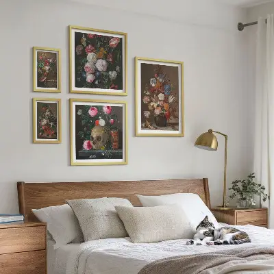 Gallery wall Classic floral compositions