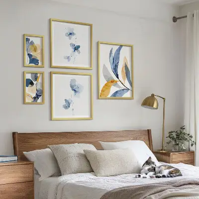 Set of 5 wall art pieces plant motifs in pastel interior style