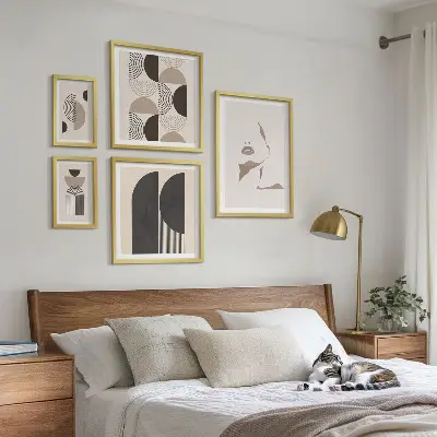 Set of 5 wall art pieces Stylish geometric portraits