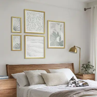 Gallery wall with plant greenery motifs