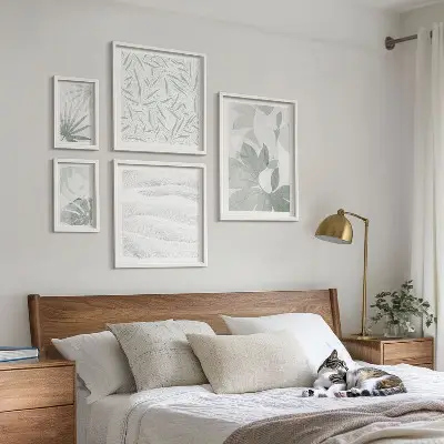 Gallery wall Plant greenery motifs