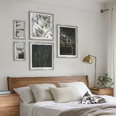 Framed photo set with green oasis plant motifs