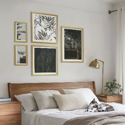 Framed photo set with green oasis plant motifs