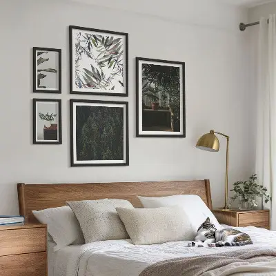 Framed photo set with green oasis plant motifs