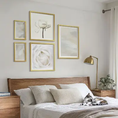 Gallery wall Floral inspirations white