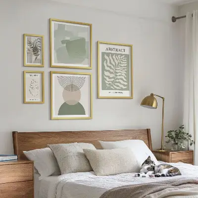 Gallery wall Stylish plant compositions