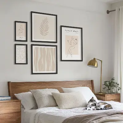 Framed photo set Stylish graphics of women and plants
