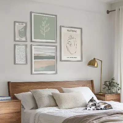 Set of 5 wall art pieces with stylish plant graphics
