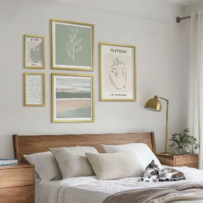 Set of 5 wall art pieces with stylish plant graphics