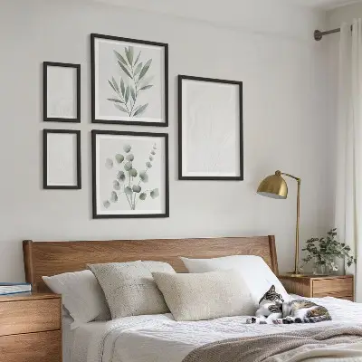 Gallery wall Elegant marble twig structure