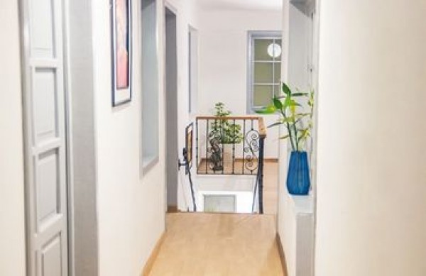 How to brighten up a narrow corridor? Ways to make the space seem bigger
