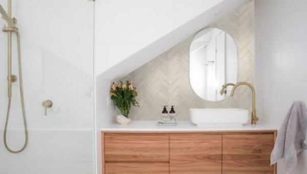 How to protect bathroom walls instead of traditional tiles?