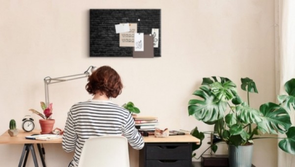 What to put on the wall next to your desk? Guide